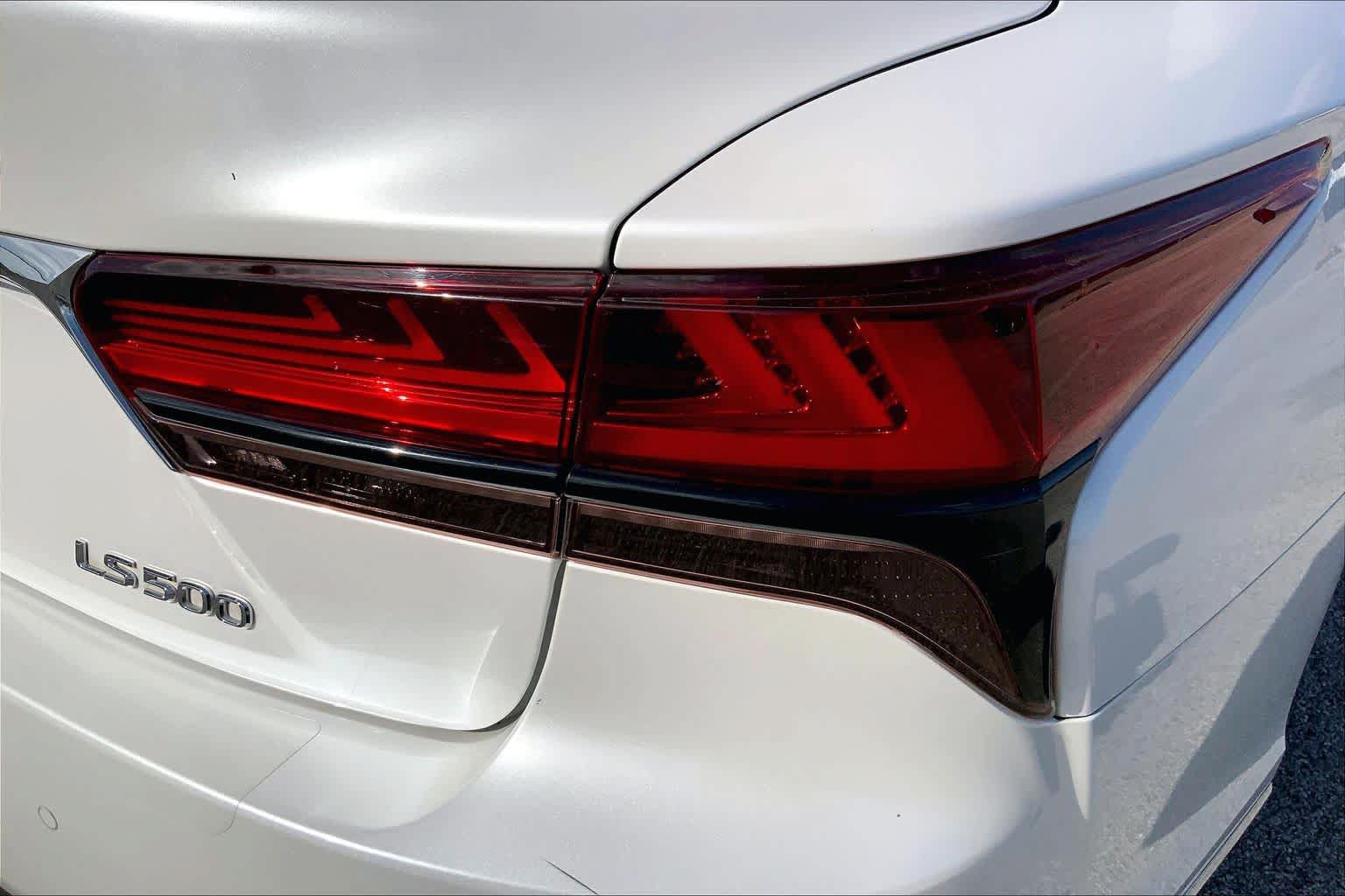 Used 2021 Lexus LS 500 w/ Accessory Package (Z2) RWD image 30