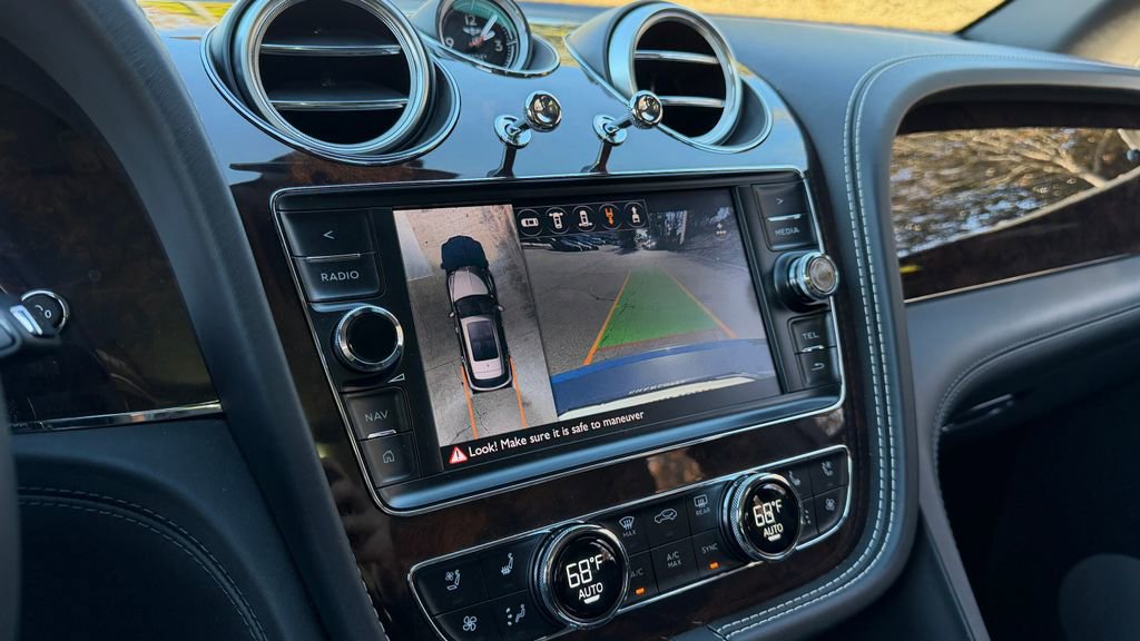 Used 2018 Bentley Bentayga image 21