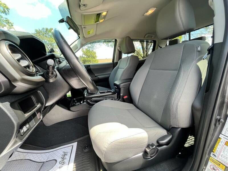 Used 2016 Toyota Tacoma SR5 RWD image 11