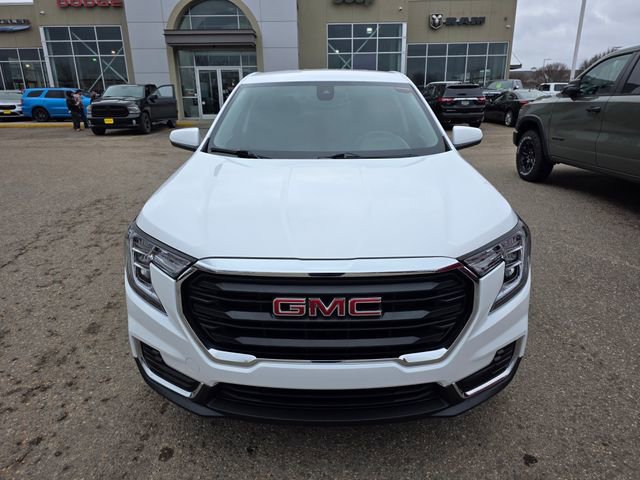 Used 2024 GMC Terrain SLE w/ LPO, Floor Liner Package image 4