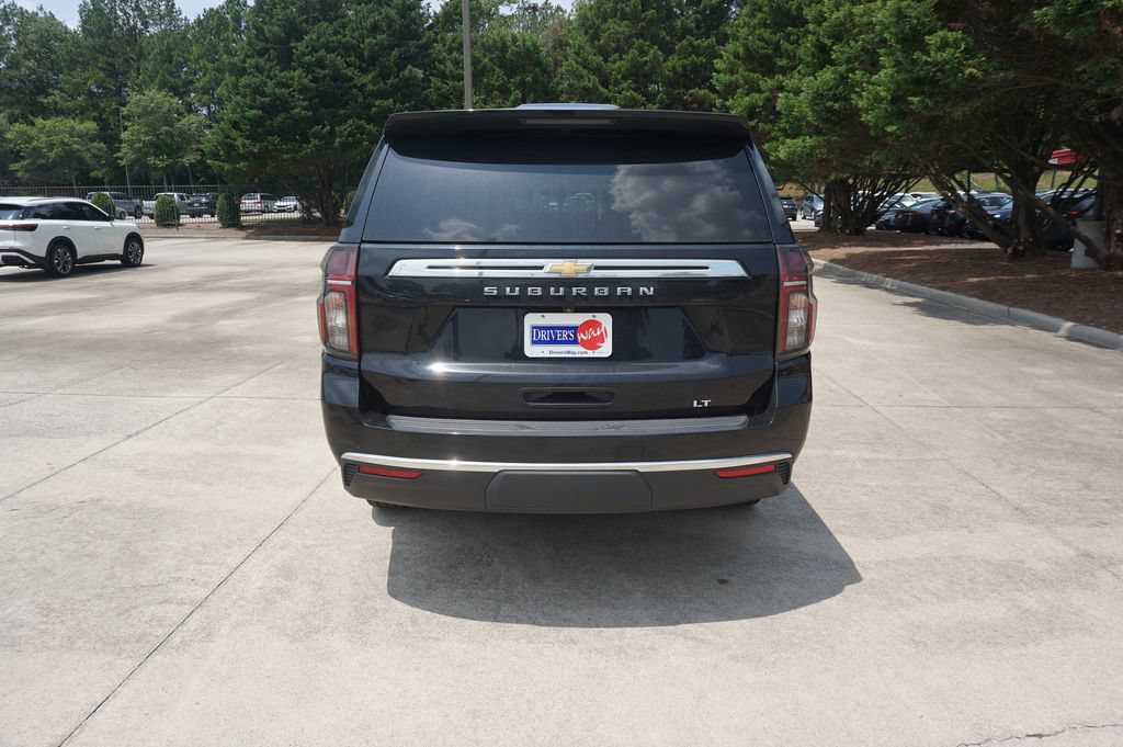 Used 2022 Chevrolet Suburban LT w/ Luxury Package RWD image 22