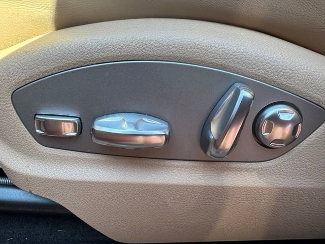 Used 2026 Porsche Macan AWD/4WD image 8
