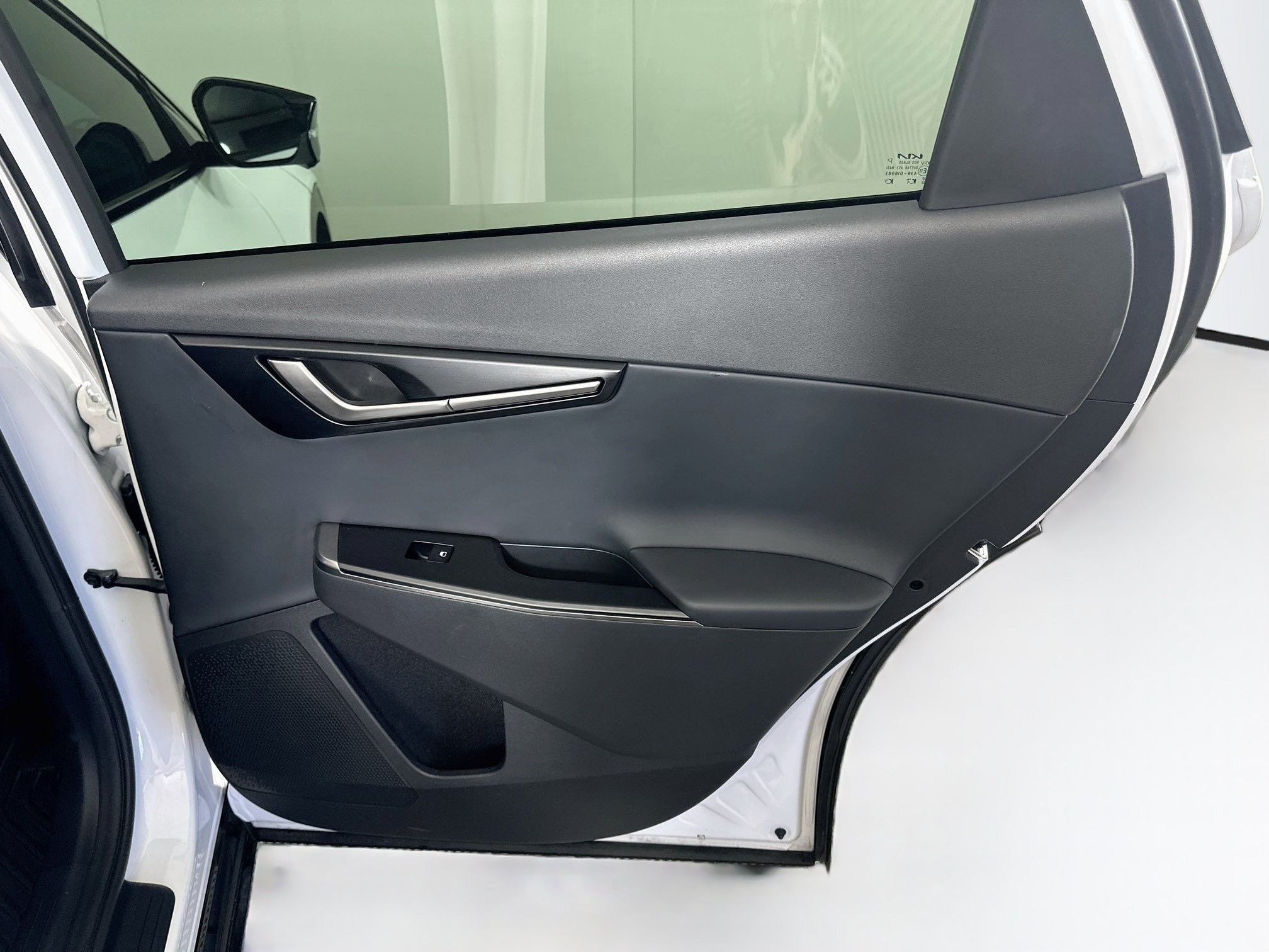 Used 2025 Kia EV6 Wind RWD image 30