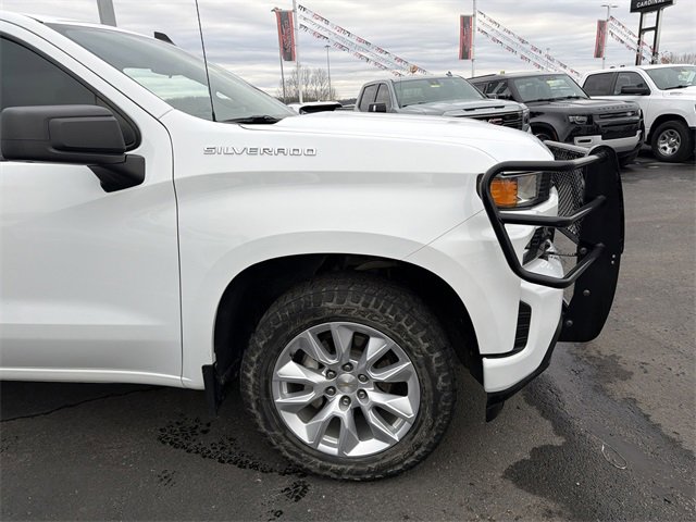 Used 2022 Chevrolet Silverado 1500 Custom image 2