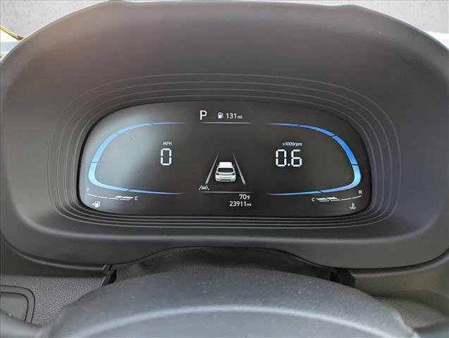 Used 2023 Hyundai Venue Limited image 15