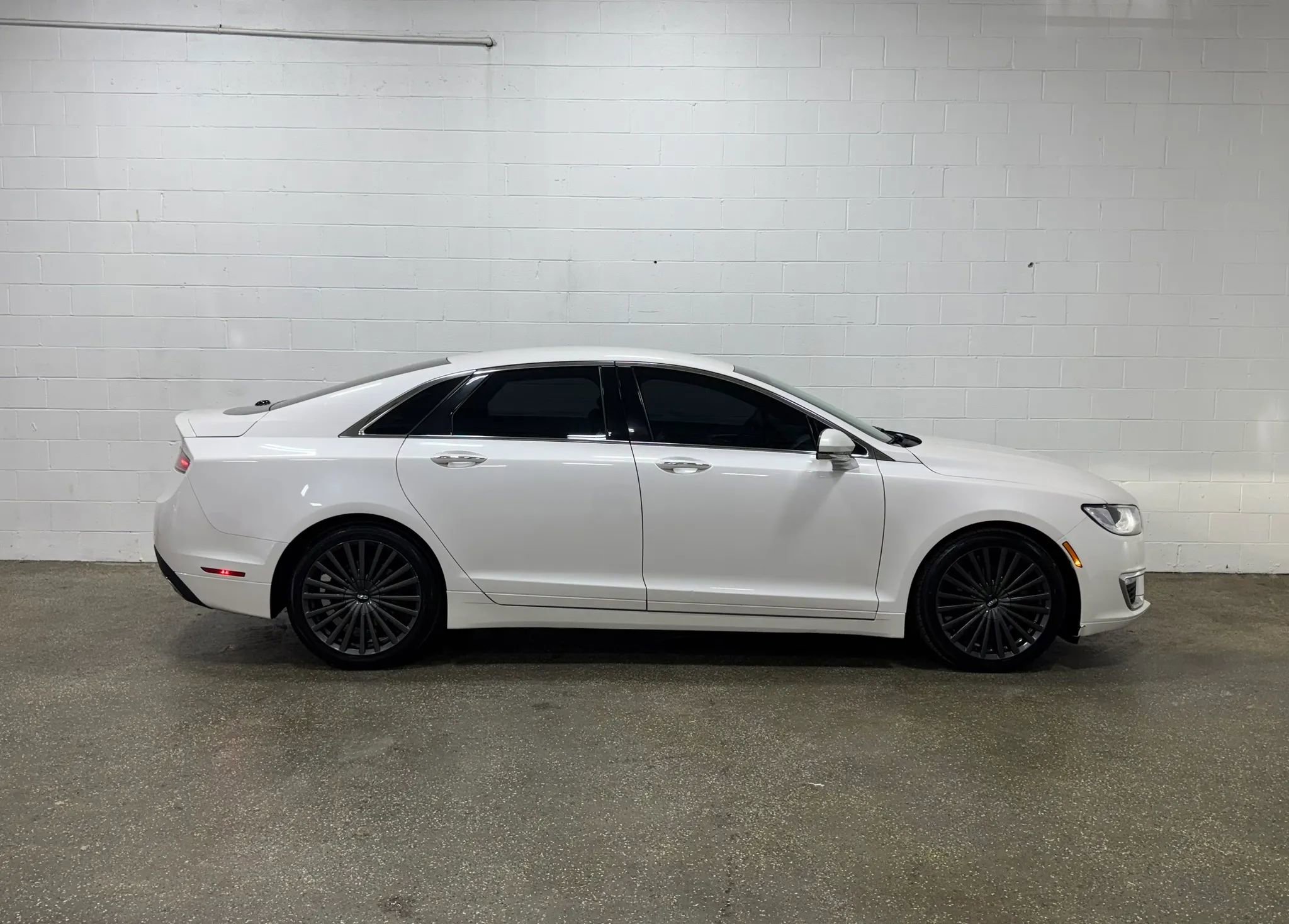 Used 2017 Lincoln MKZ Reserve AWD/4WD image 2