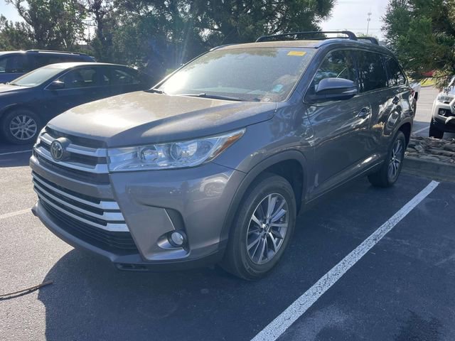 Used 2017 Toyota Highlander XLE FWD image 6