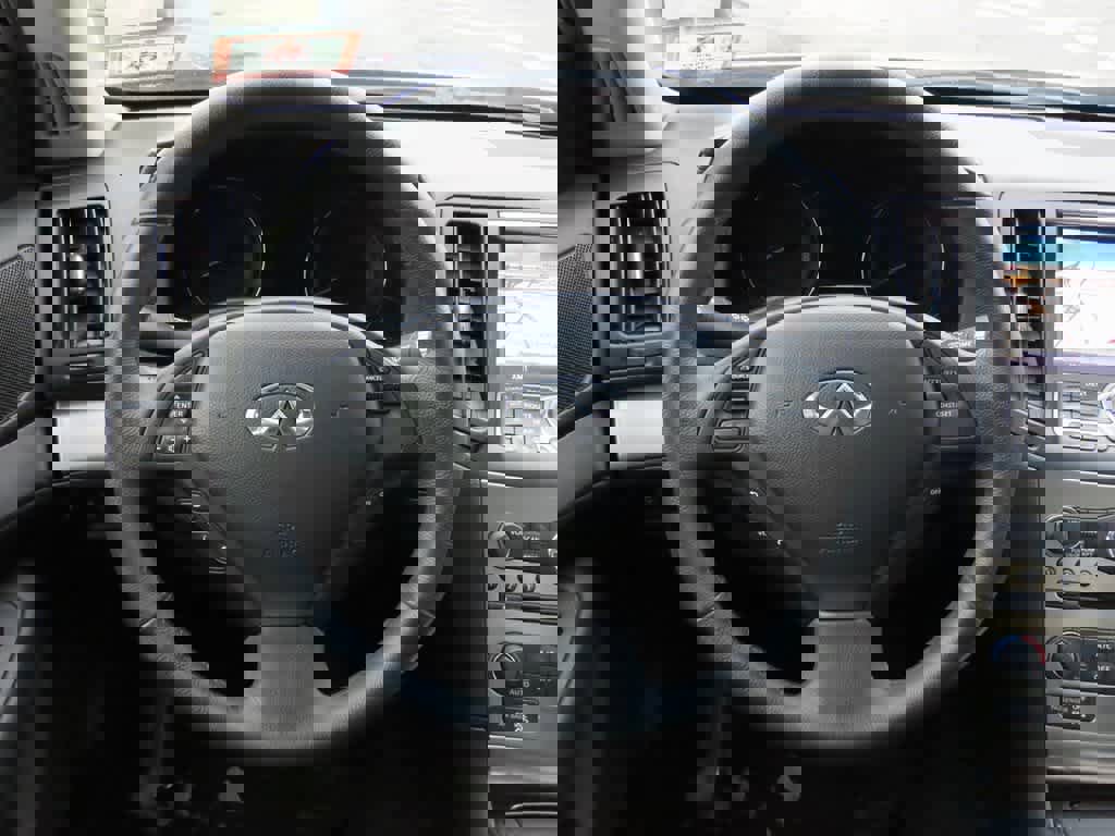 Used 2015 INFINITI Q40 AWD w/ Navigation Package image 21