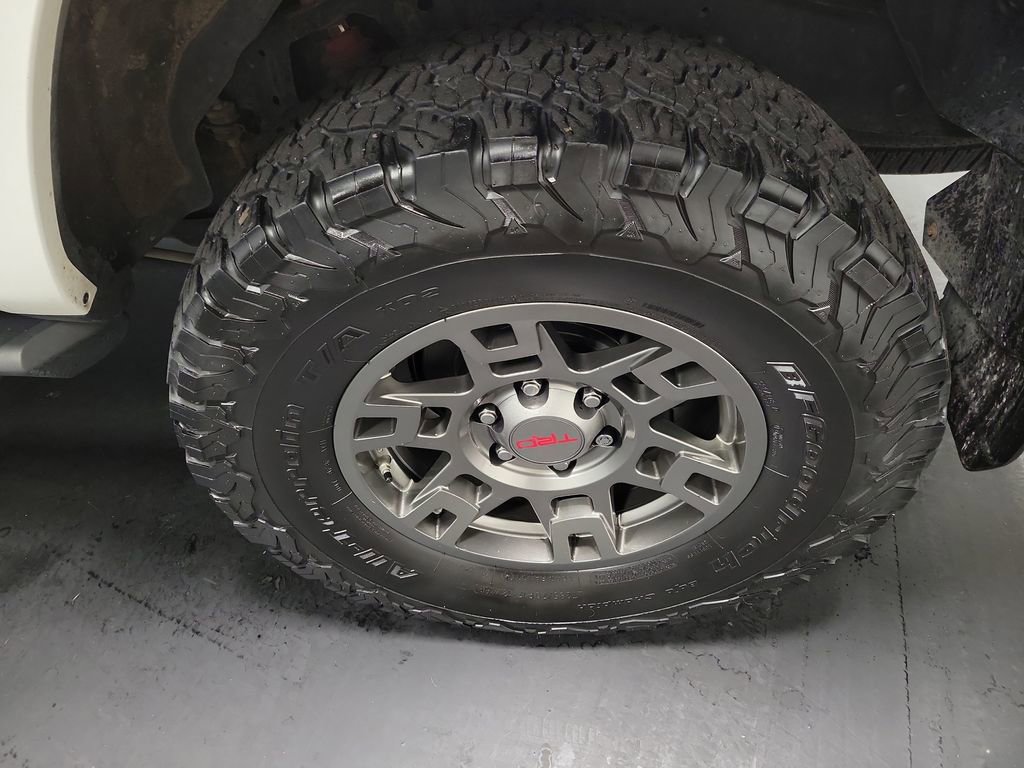 Used 2018 Toyota 4Runner TRD Off-Road w/ TRD Performance Package AWD/4WD image 10