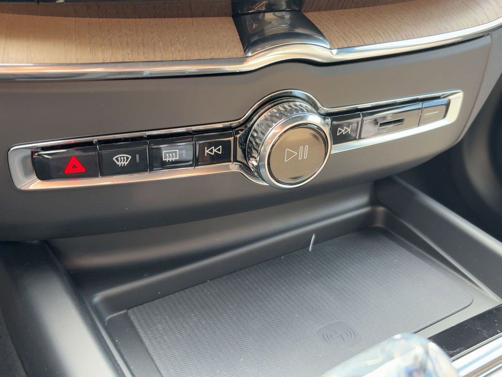 New 2026 Volvo XC60 B5 Plus w/ Protection Package Premier image 18