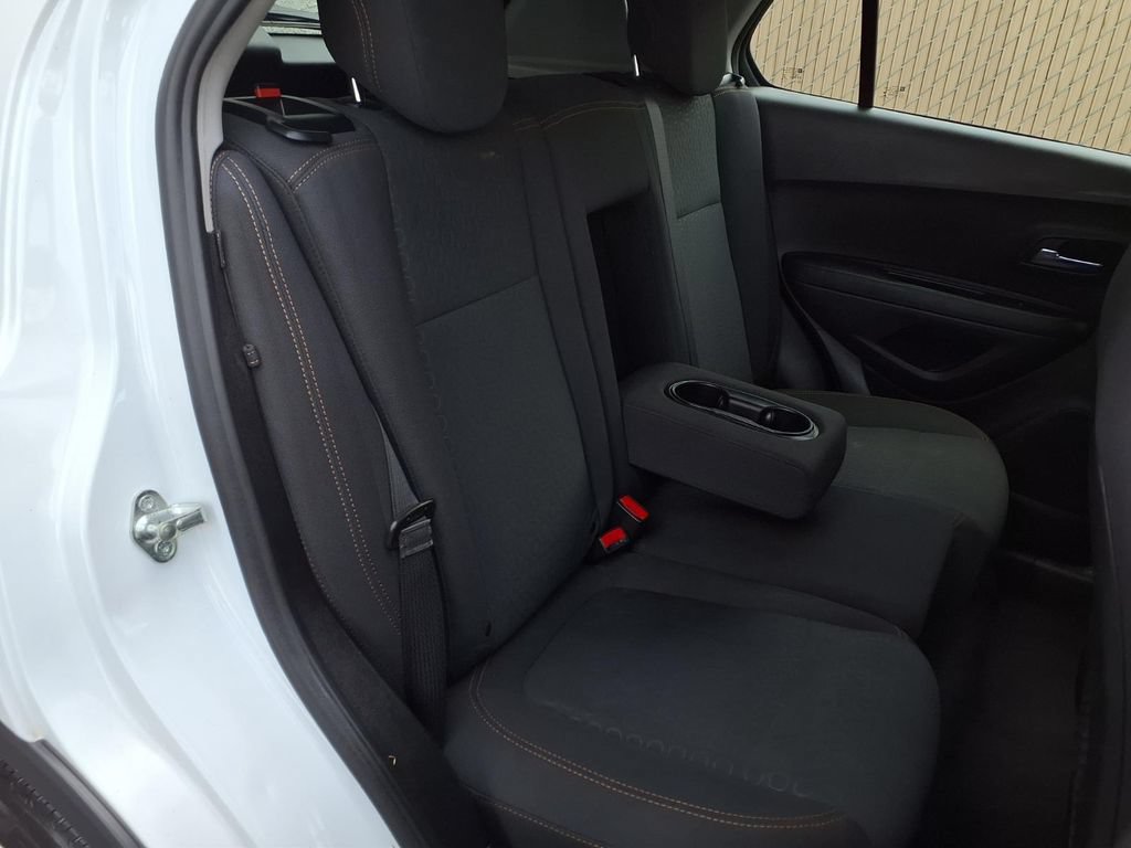Used 2020 Chevrolet Trax LS FWD image 32