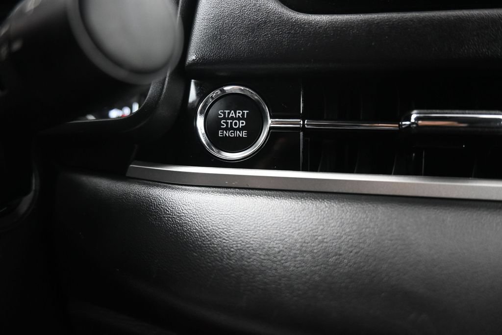 Used 2025 Mitsubishi Outlander AWD image 23