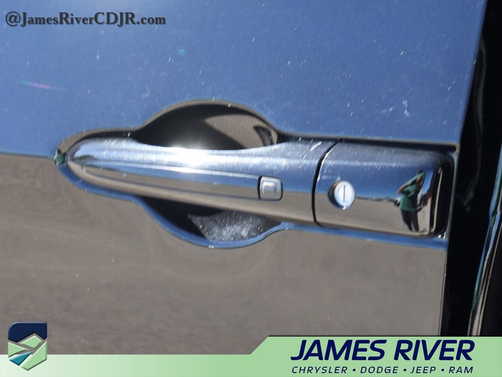 Used 2024 Chrysler Voyager LX image 19