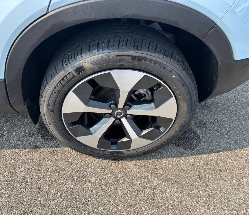 Certified 2026 Volvo XC40 B5 Plus w/ Climate Package AWD/4WD image 32