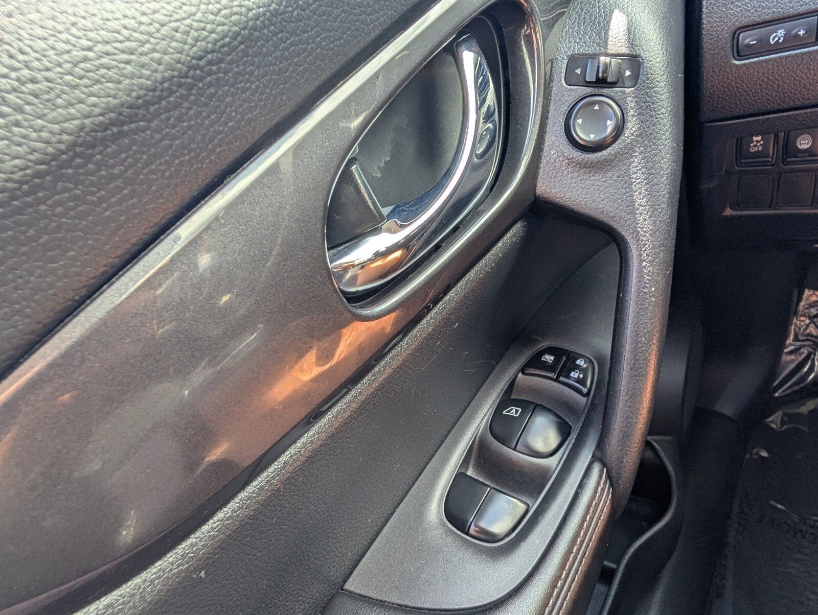 Used 2020 Nissan Rogue SV FWD image 39