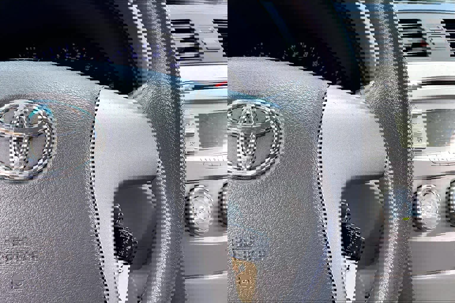 Used 2010 Toyota Camry LE FWD image 21