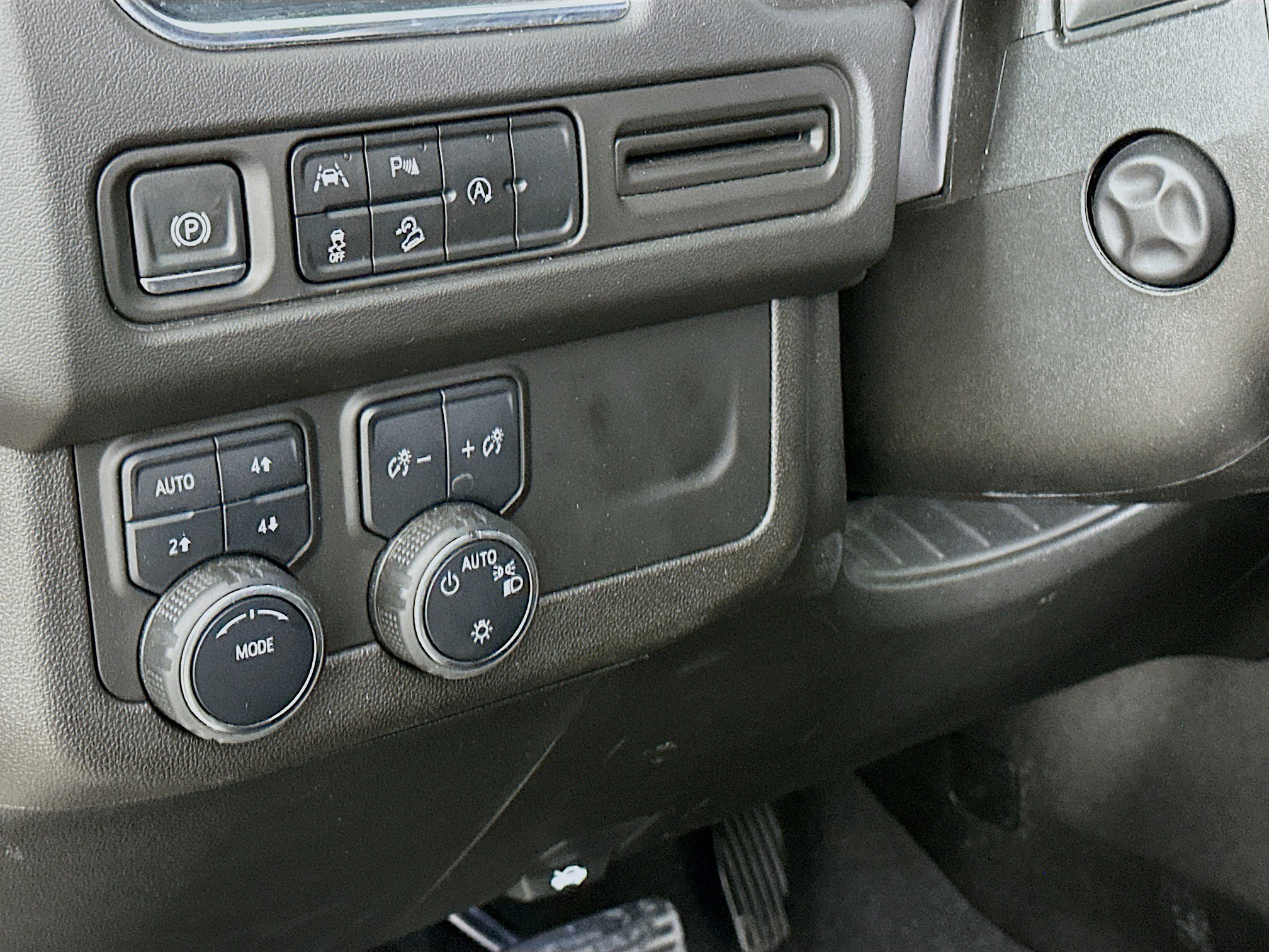 Used 2024 Chevrolet Tahoe Premier image 17