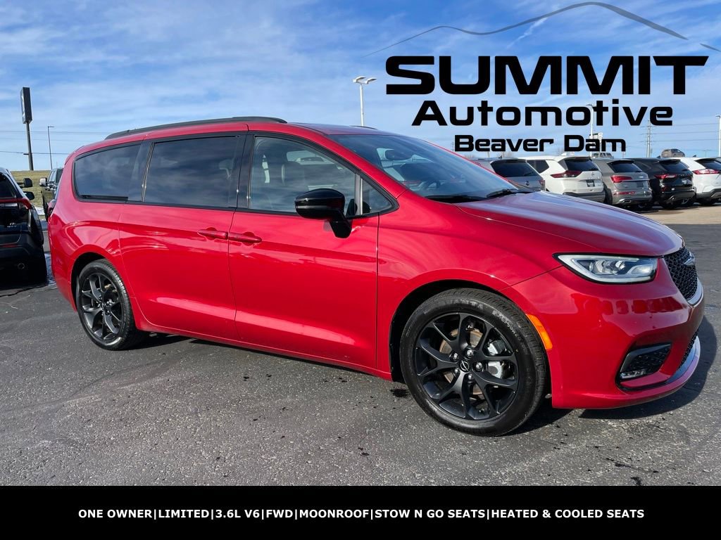 Used 2025 Chrysler Pacifica Limited image 1