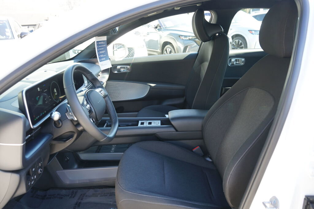 Certified 2024 Hyundai Ioniq 6 SE RWD image 17