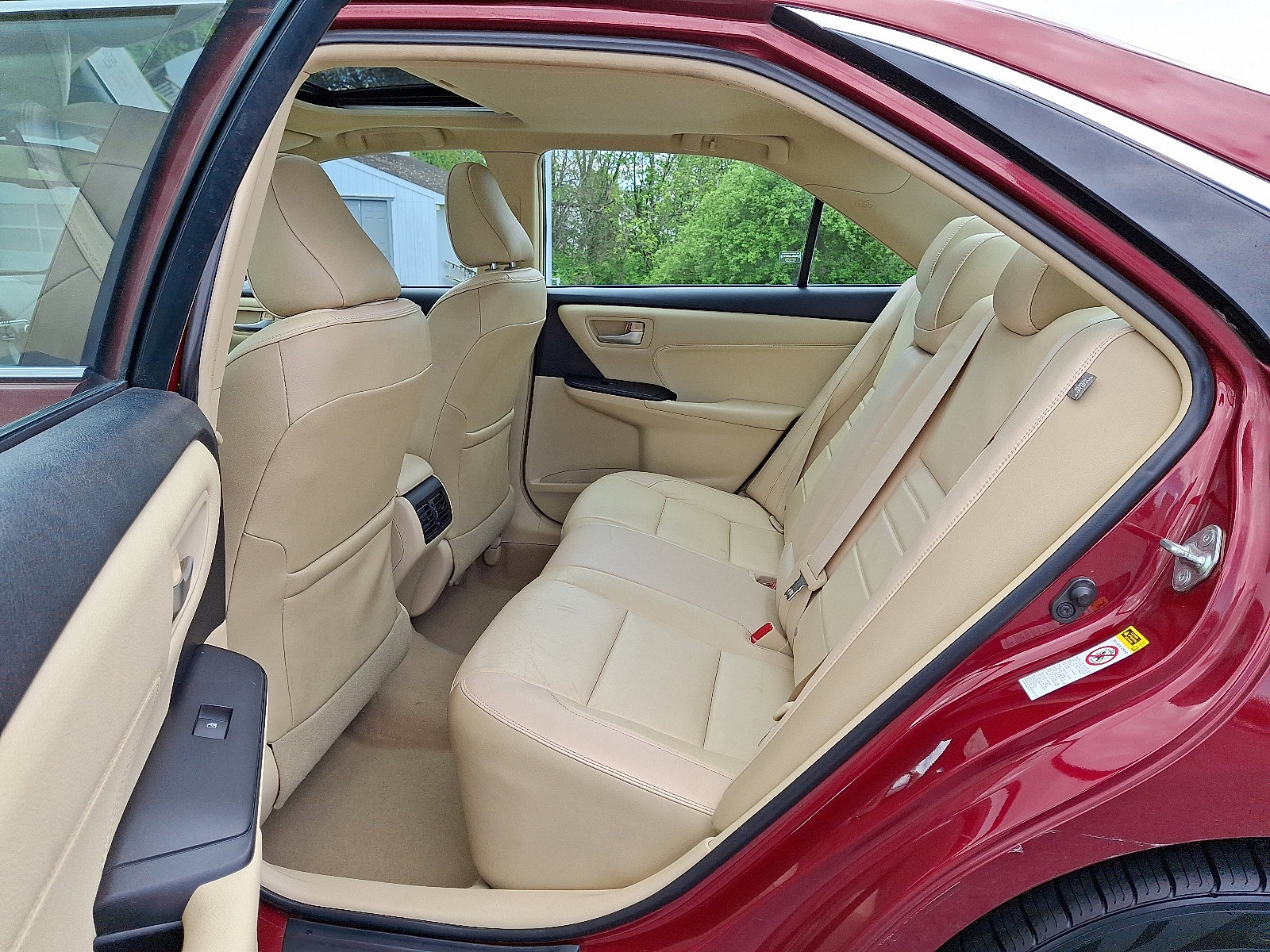 Used 2015 Toyota Camry XLE w/ Moonroof Package FWD image 11
