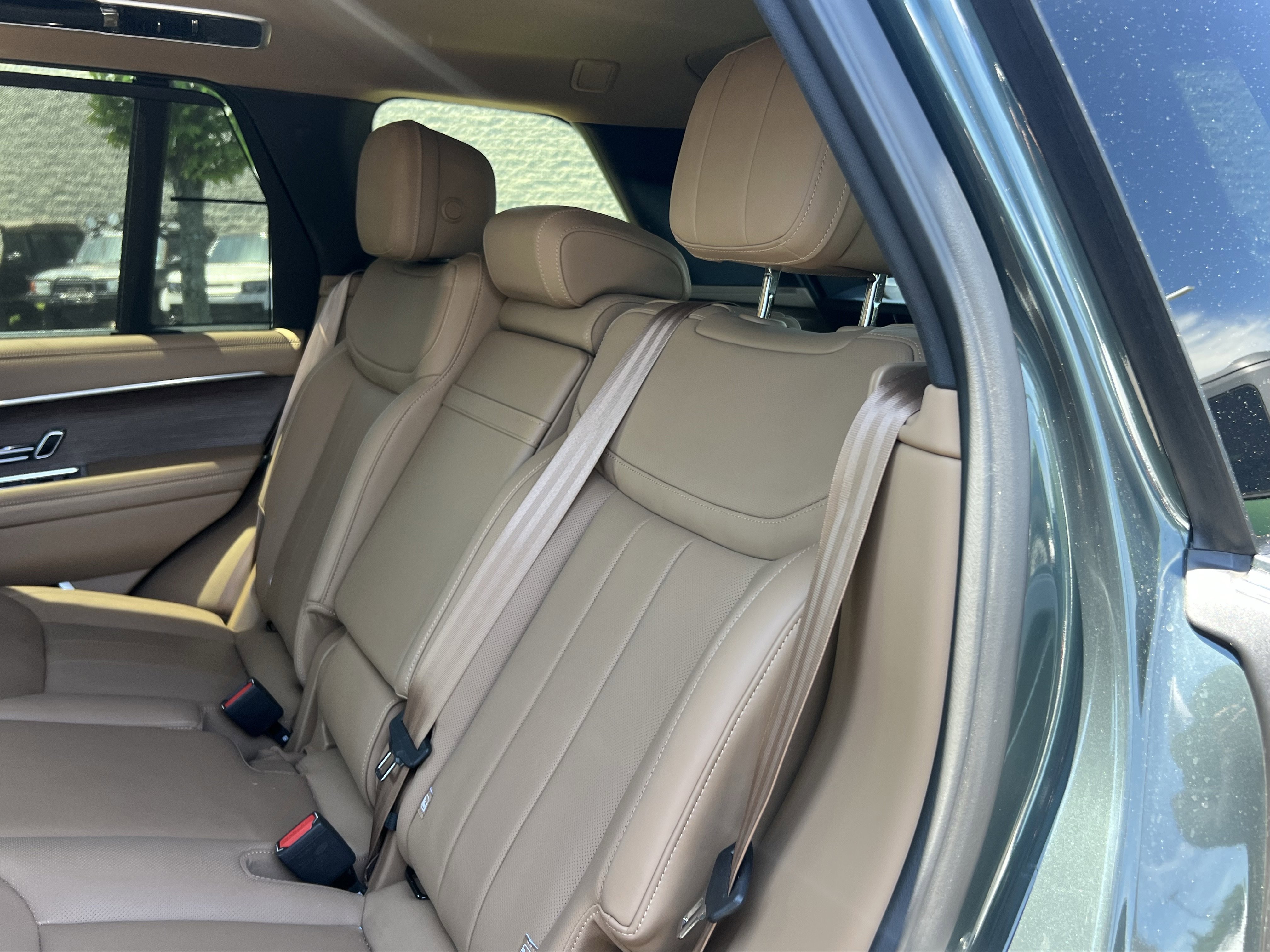 Certified 2025 Land Rover Range Rover SE AWD/4WD image 33