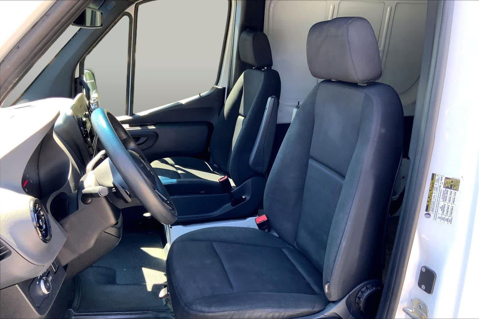Used 2022 Mercedes-Benz Sprinter 2500 image 9