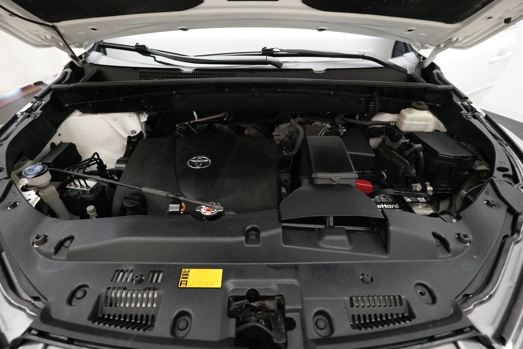 Used 2018 Toyota Highlander Limited Platinum image 3
