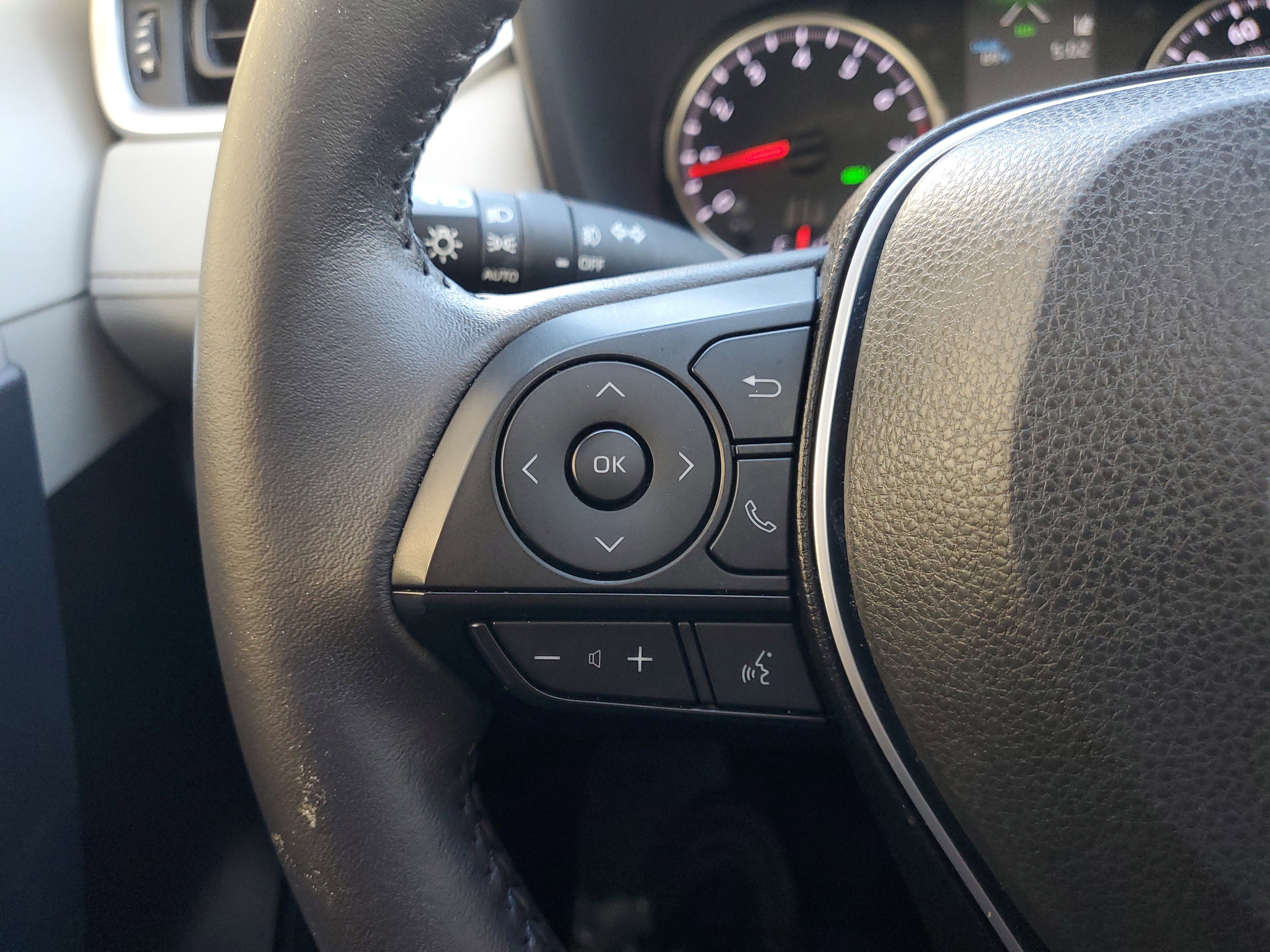 Used 2022 Toyota RAV4 XLE Premium image 25