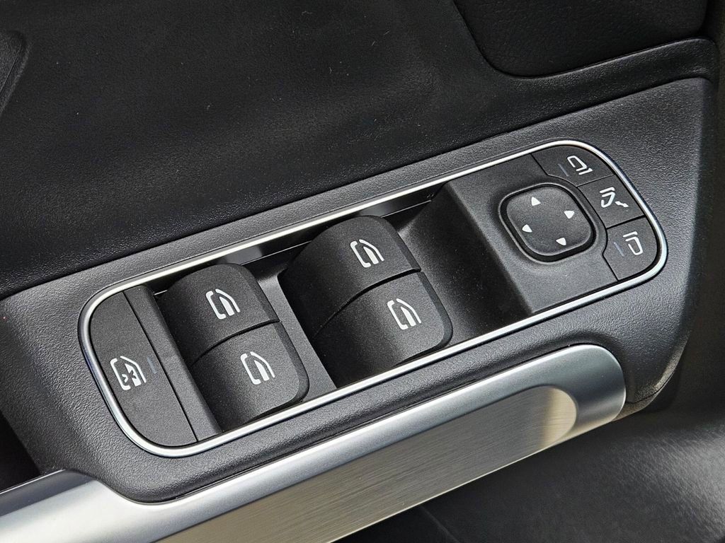 New 2026 Mercedes-Benz GLB 250 4MATIC image 14