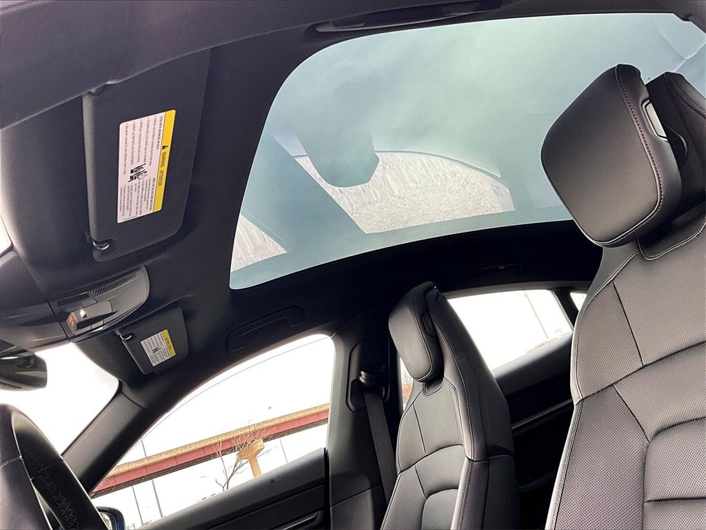 Used 2025 Porsche Taycan image 18