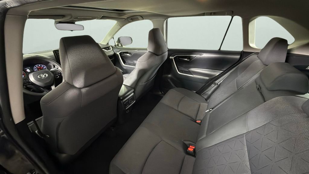Used 2019 Toyota RAV4 XLE w/ Convenience Package FWD image 27