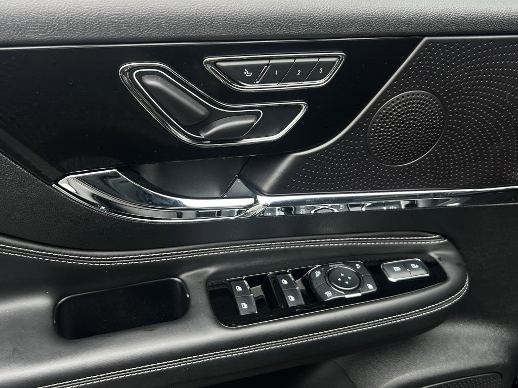 Certified 2025 Lincoln Corsair AWD image 14