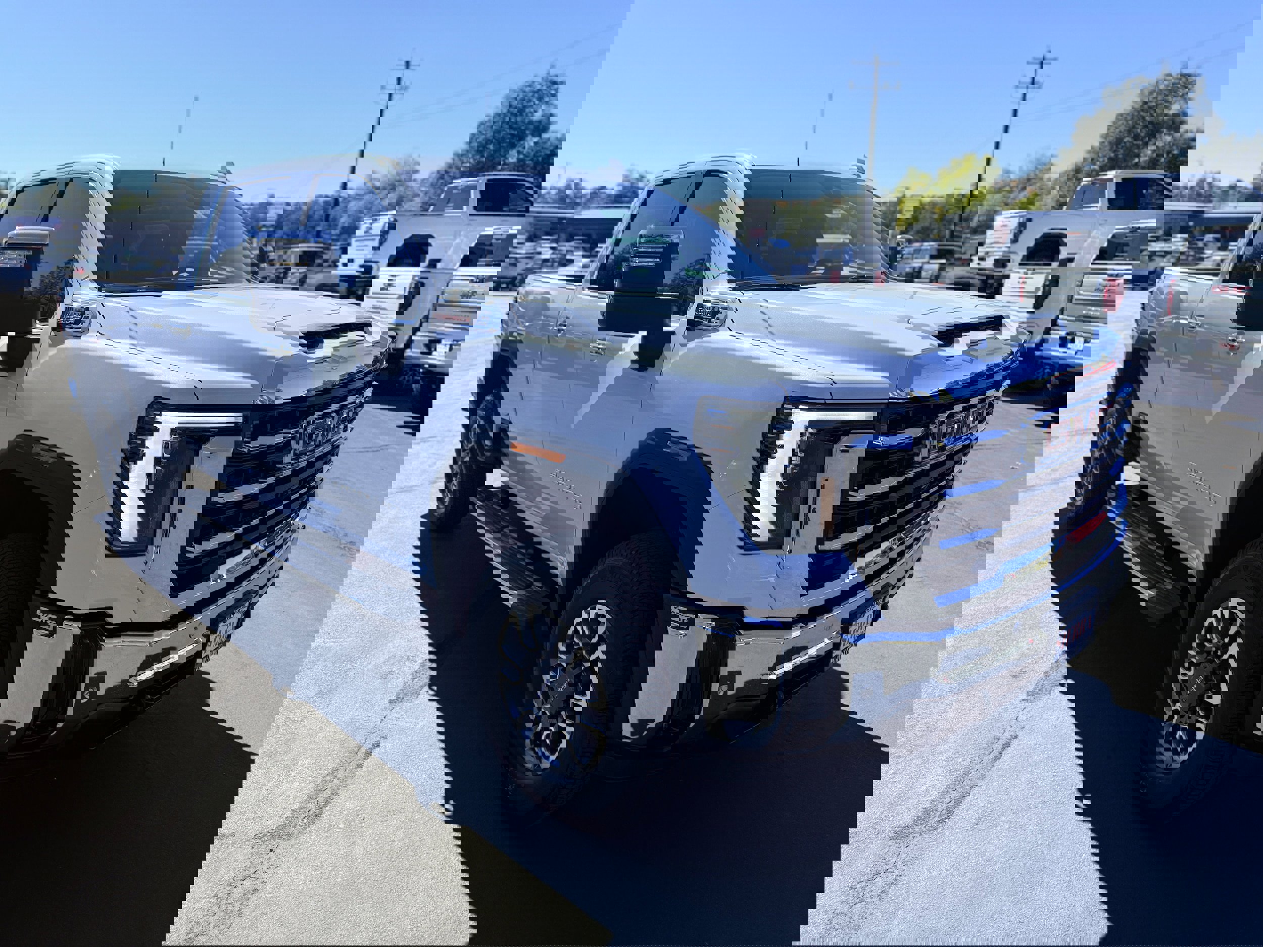 New 2026 GMC Sierra 2500 SLT w/ SLT Premium Package image 3