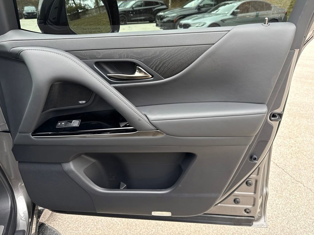 Used 2025 Lexus LX 600 4WD w/ Appearance Package image 34