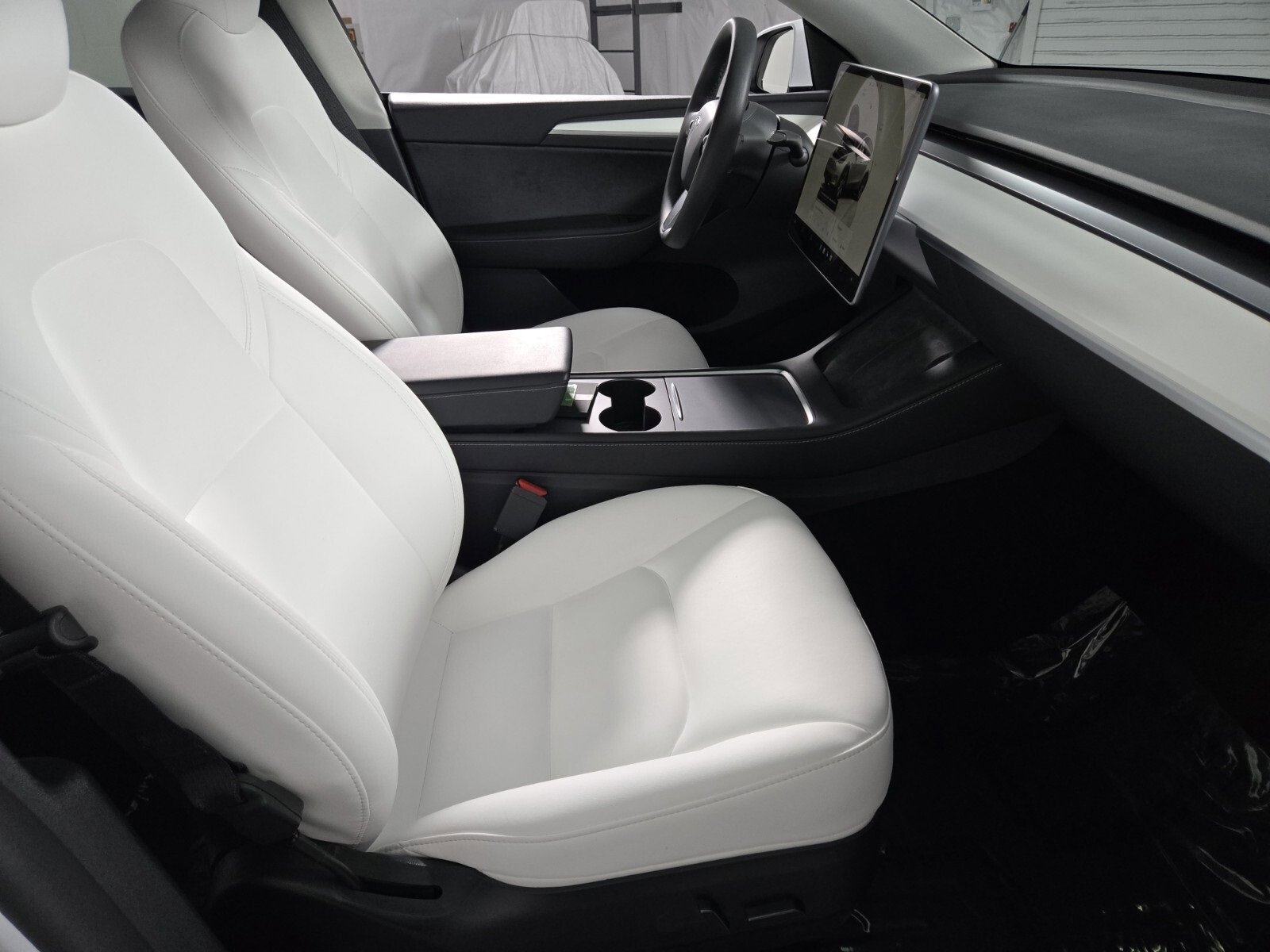 Used 2022 Tesla Model Y Long Range image 3