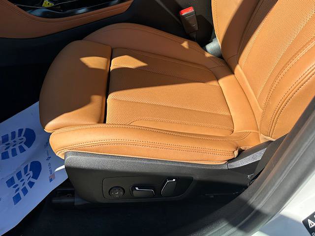 Certified 2025 BMW X4 xDrive30i AWD/4WD image 11