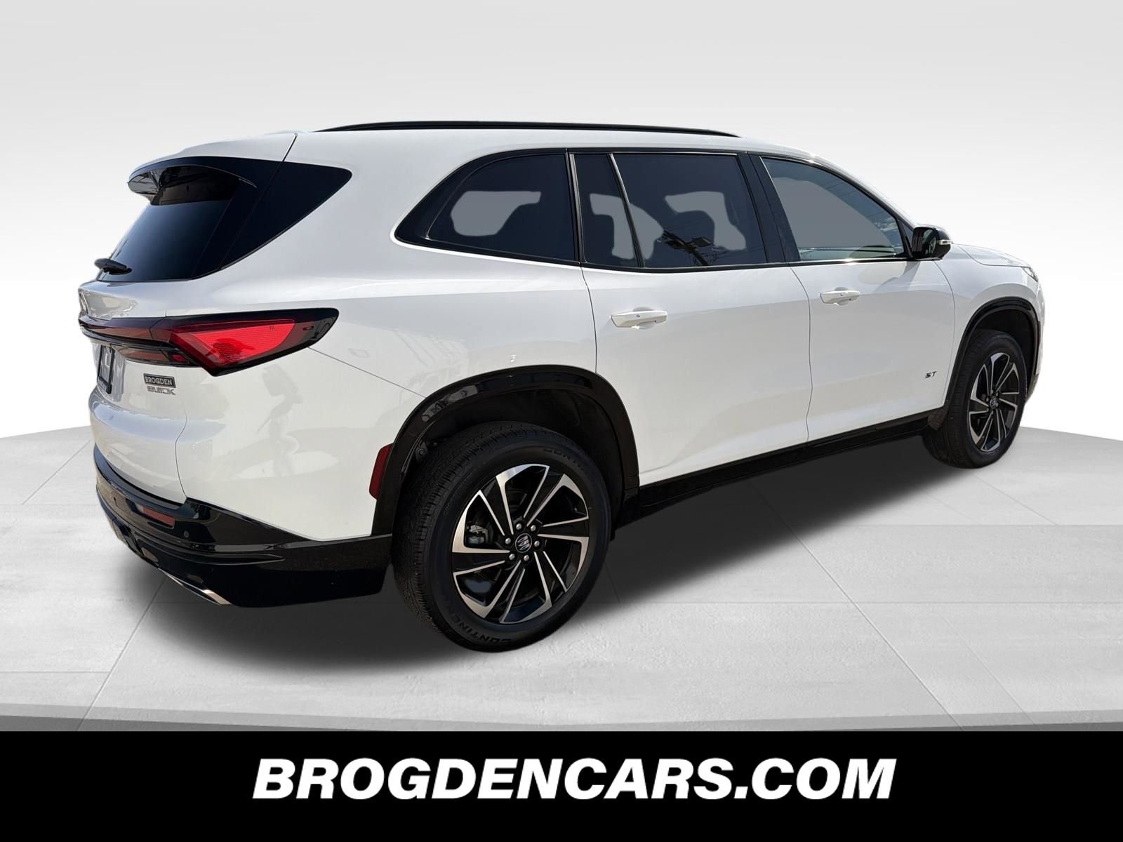 Used 2025 Buick Enclave Sport Touring image 3