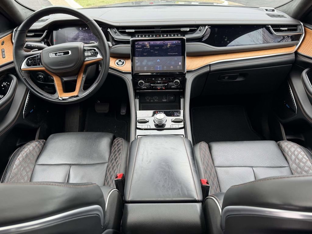 Used 2023 Jeep Grand Cherokee Summit image 2