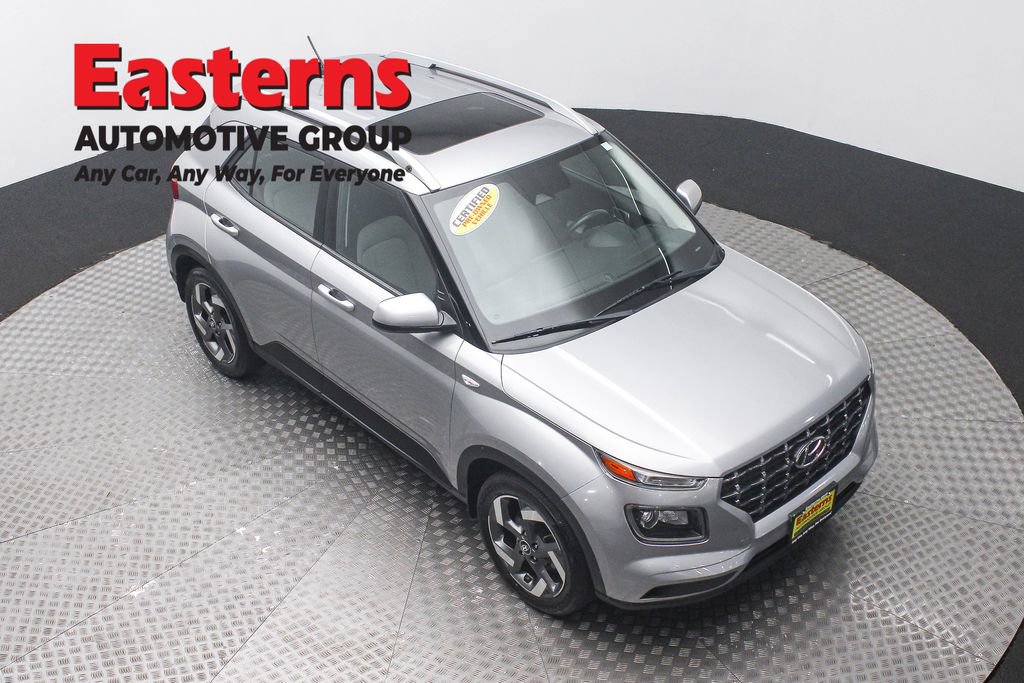 Used 2023 Hyundai Venue SEL image 3