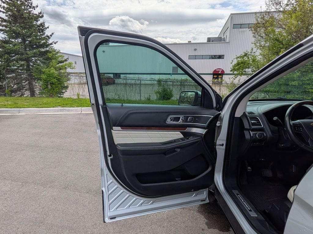 Used 2016 Ford Explorer Platinum AWD/4WD image 14