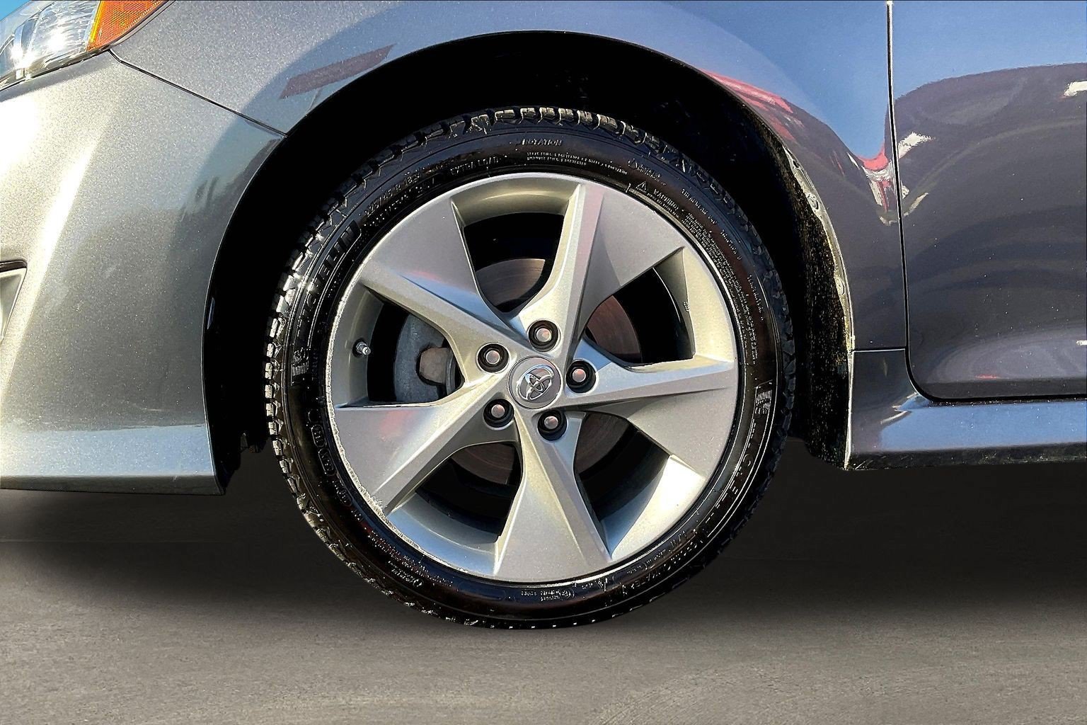 Used 2012 Toyota Camry SE w/ Leather Pkg FWD image 33