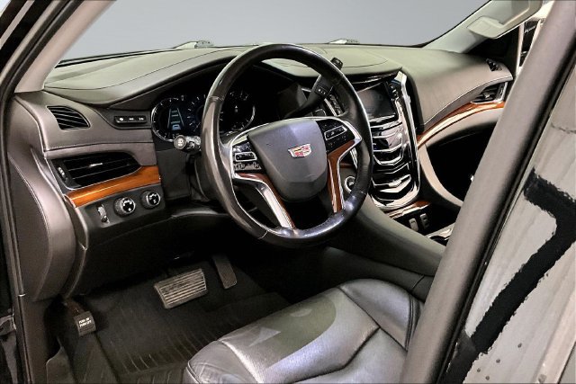 Used 2019 Cadillac Escalade ESV Luxury AWD/4WD image 17
