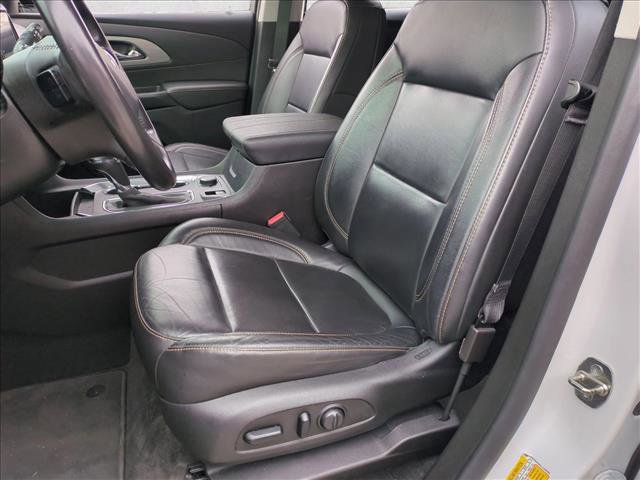 Used 2020 Chevrolet Traverse LT w/ Driver Confidence II Package image 13