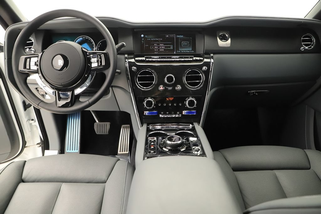 Used 2024 Rolls-Royce Cullinan w/ Cullinan Package AWD/4WD image 18