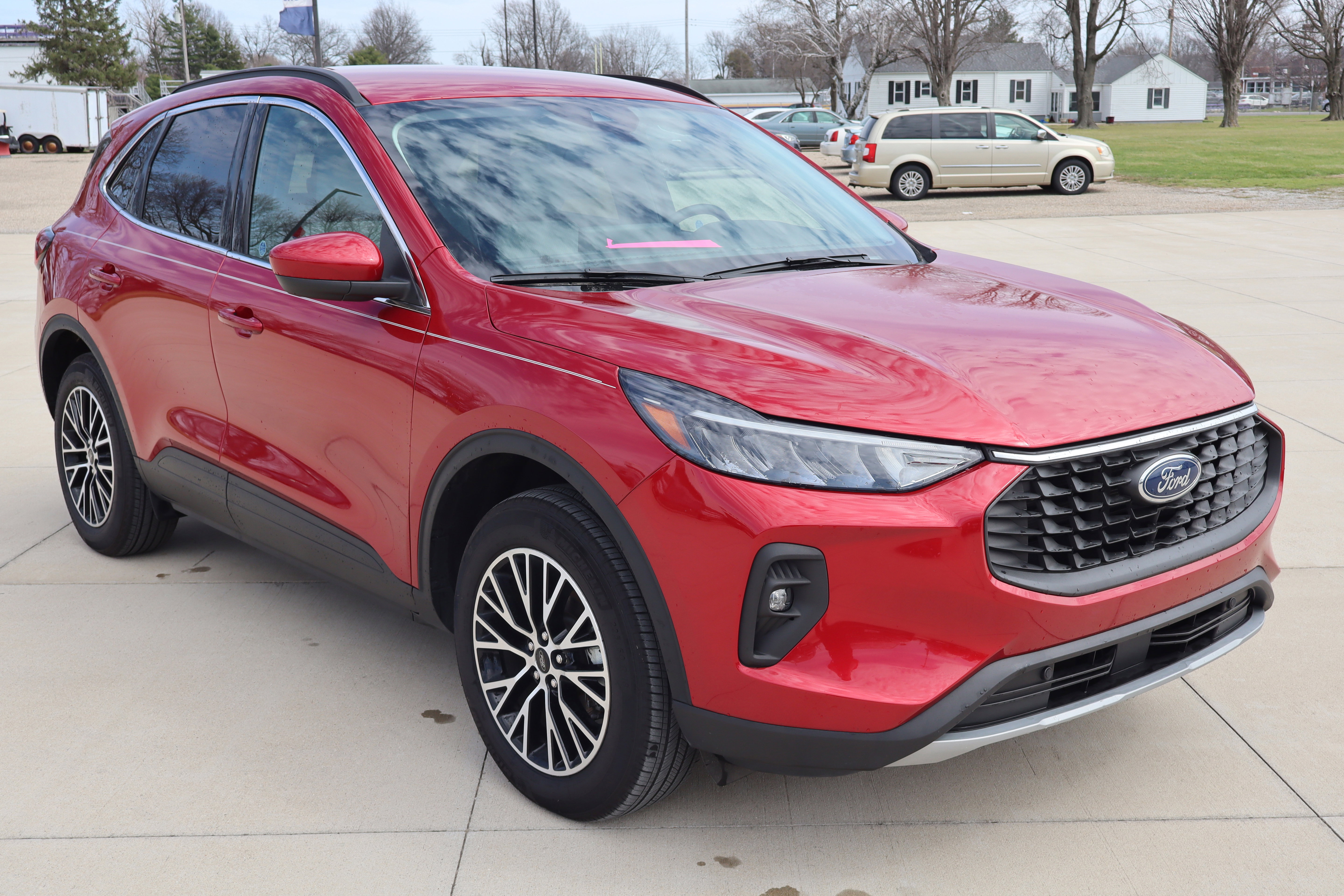 Used 2025 Ford Escape SE image 4