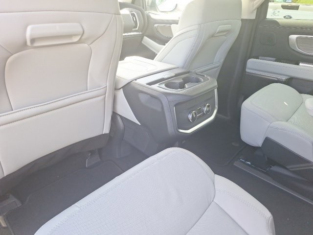 New 2025 Ford Expedition Platinum image 19