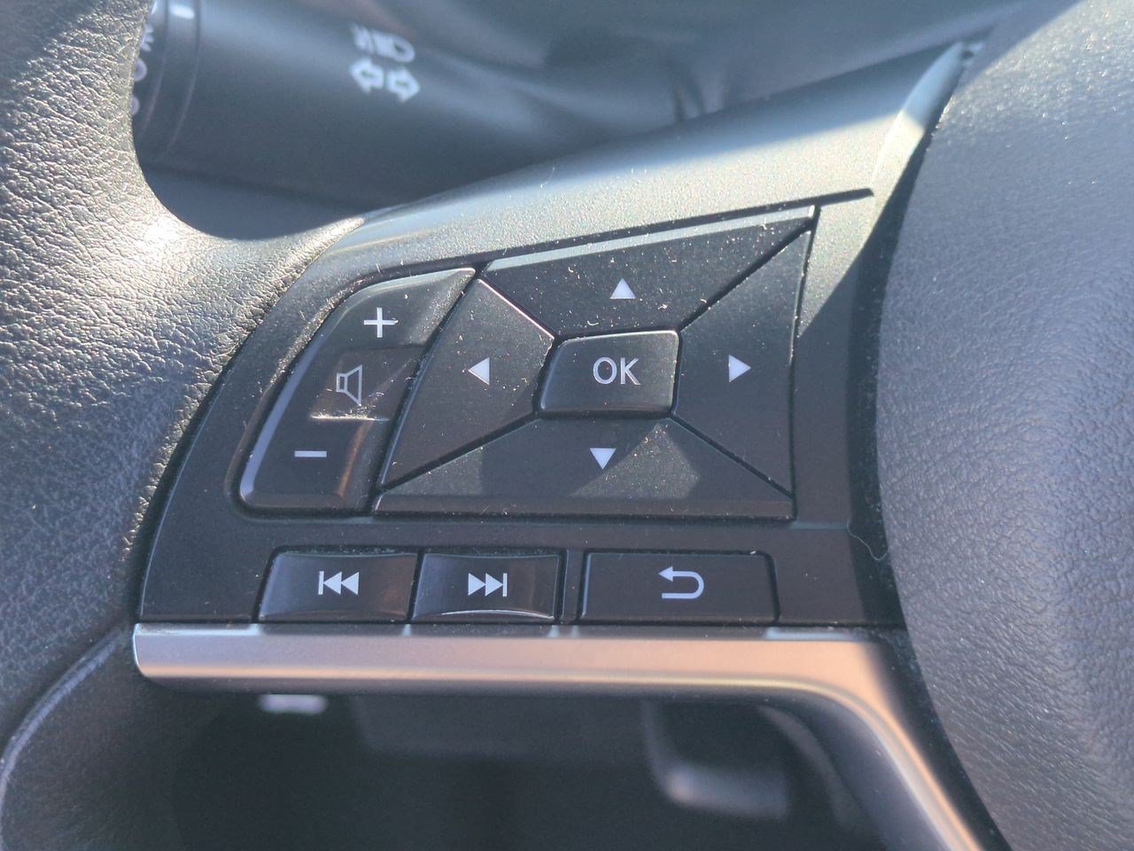 Certified 2021 Nissan Kicks SV FWD image 18
