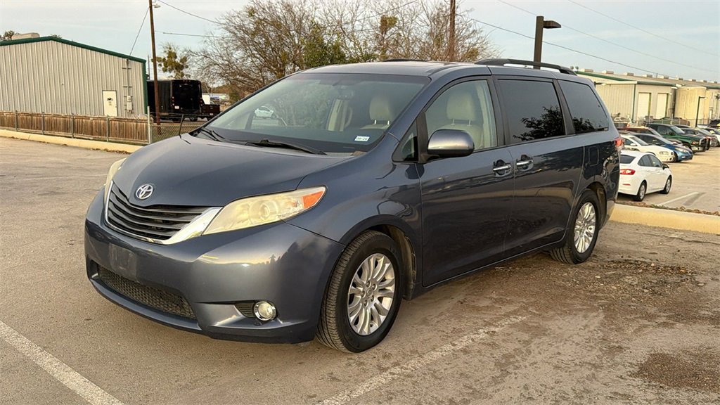 Used 2014 Toyota Sienna XLE image 15