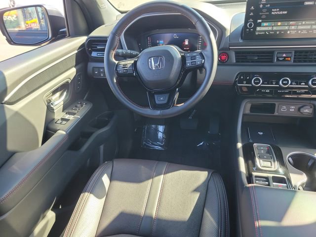 Certified 2025 Honda Pilot Black Edition image 12