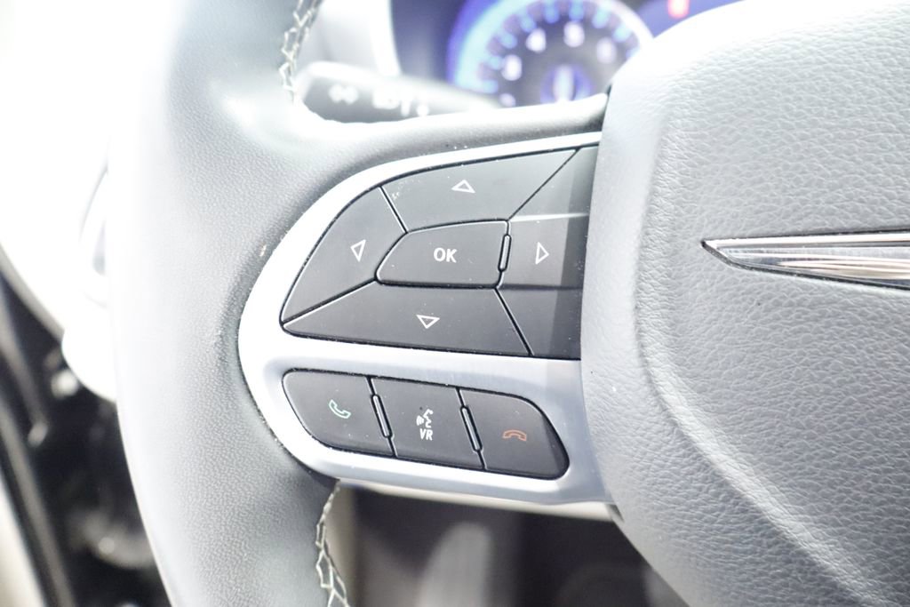 Certified 2023 Chrysler Pacifica Touring-L FWD image 32